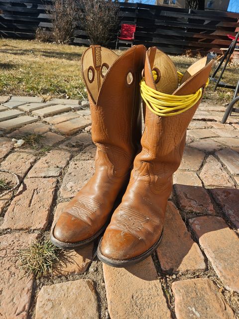 Photo by Jakesleather1505 on February 5, 2026 of the Hondo Boots 7875 in Veg Retan.