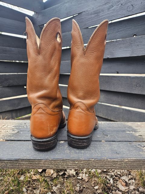Photo by Jakesleather1505 on April 2, 2026 of the Hondo Boots 7875 in Veg Retan.