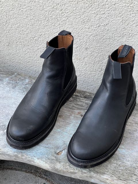 Photo by Florianfloorwalker on April 20, 2025 of the Rhodes Footwear Boone Wedge Chelsea Boot in LWG-certified bovine leathers.