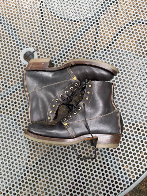 Photo by peckinpaws on April 25, 2026 of the Unsung MTM Slog Boot in Maryam Toscanello Horsebutt Overdyed Black.