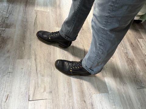 Photo by peckinpaws on April 25, 2026 of the Unsung MTM Slog Boot in Maryam Toscanello Horsebutt Overdyed Black.