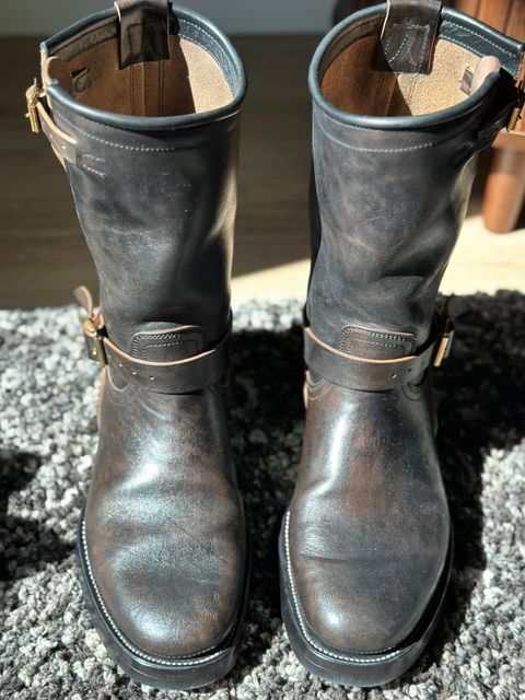 Photo by bigorangeduck on July 6, 2026 of the Unsung U 22-2 Engineer Boot in Maryam Natural Horsebutt Overdyed Black.