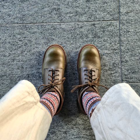 Photo by ryanpiyo on January 12, 2026 of the Rolling Dub Trio Coupen in Horween Olive Chromexcel.
