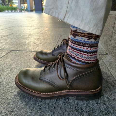 Photo by ryanpiyo on January 12, 2026 of the Rolling Dub Trio Coupen in Horween Olive Chromexcel.