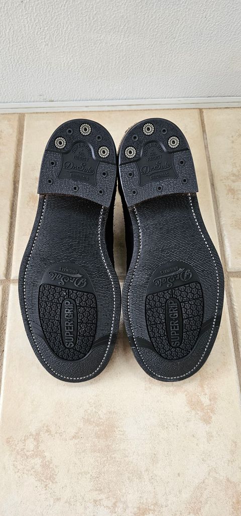 Photo by tastyporkbuns on August 7, 2025 of the Iron Boots Østmo X Iron Boots Drop 13 in Seidel Black Oil Tan Roughout & SB Foot Black Oiltan.