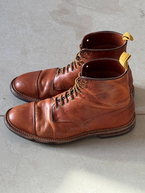 Photo by claus on January 2, 2026 of the Tricker's Churchill in Horween Natural Dublin.