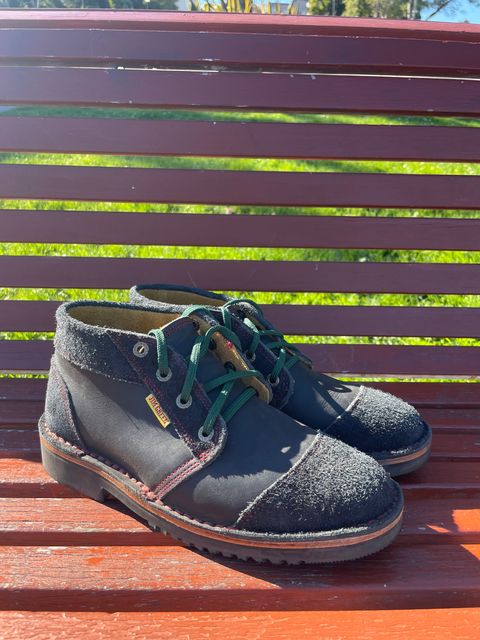 Photo by natanjp on November 6, 2024 of the Jim Green Turbo Vellie in Black Full Grain.
