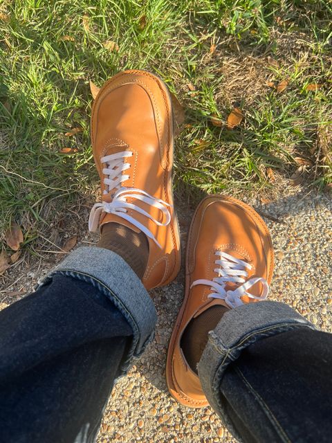 Photo by sons.moon.leather on November 29, 2025 of the Son’s Moon Leather Alvar Trail Homegrowns in Walpier Buttero Veg Tan in Conceria Walpier Natural Buttero.