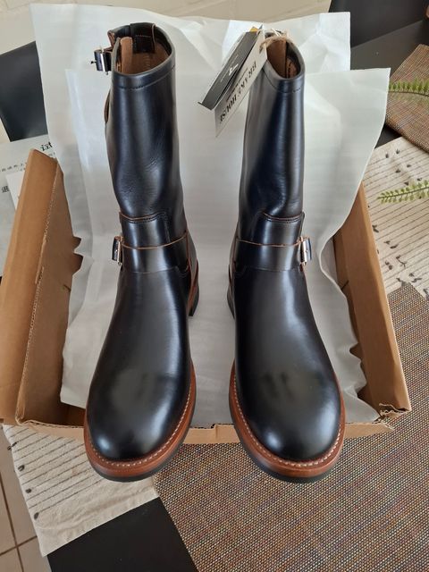 Photo by Gambito on July 8, 2026 of the Brake House 3530 in Vegetable tanned cowhide teacore leather.