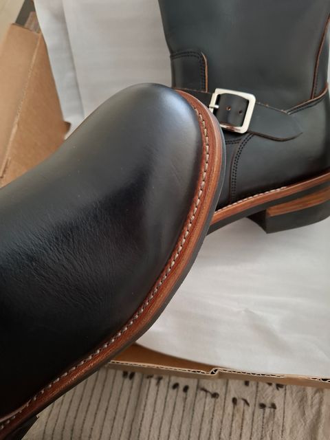 Photo by Gambito on July 8, 2026 of the Brake House 3530 in Vegetable tanned cowhide teacore leather.