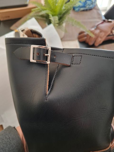 Photo by Gambito on July 8, 2026 of the Brake House 3530 in Vegetable tanned cowhide teacore leather.
