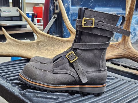 Photo by Theakkid on October 1, 2024 of the Nicks TankerPro in Nicks/Seidel 1964 Ash Gray Roughout.