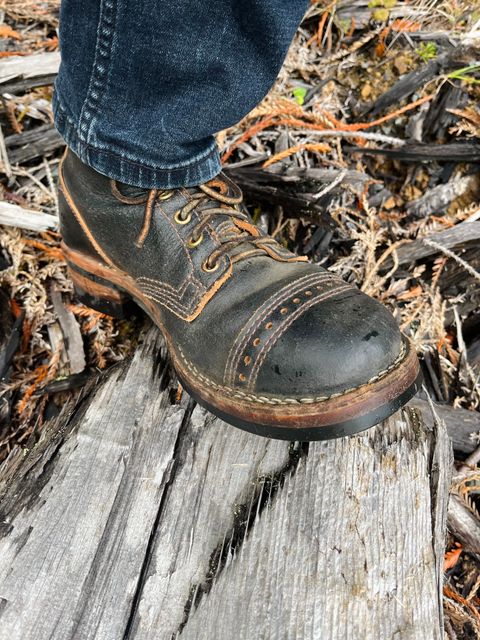 Photo by loralrose on October 22, 2024 of the Wesco Warren Boot in Horween Navy Waxed Flesh.