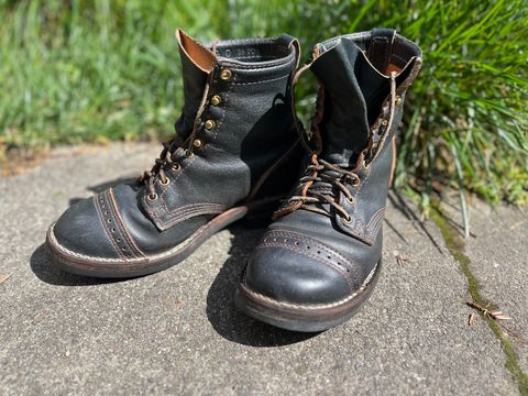 Photo by loralrose on March 23, 2025 of the Wesco Warren Boot in Horween Navy Waxed Flesh.