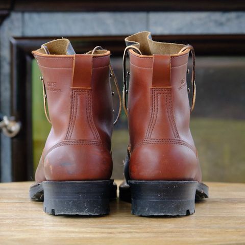 Photo by stitchdown_collabs on December 6, 2024 of the White's Whites X Stitchdown Cliff Boot in Seidel Red Dog Oil Tan & Horween Black Waxed Flesh.