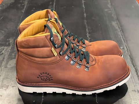 Photo by beerdlife on February 10, 2026 of the Jim Green Razorback Composite Toe in Fudge Crazy Horse.