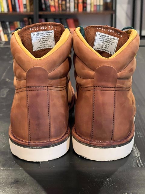 Photo by beerdlife on February 10, 2026 of the Jim Green Razorback Composite Toe in Fudge Crazy Horse.