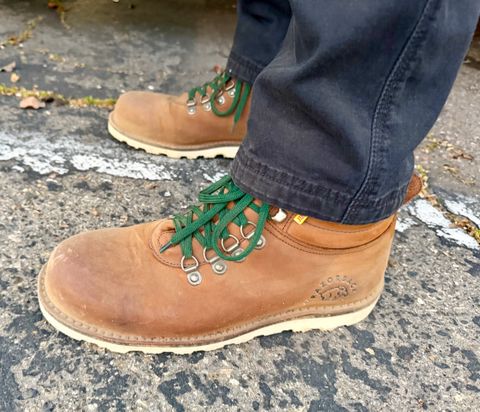 Photo by beerdlife on March 4, 2026 of the Jim Green Razorback Composite Toe in Fudge Crazy Horse.