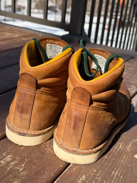 Photo by beerdlife on March 19, 2026 of the Jim Green Razorback Composite Toe in Fudge Crazy Horse.