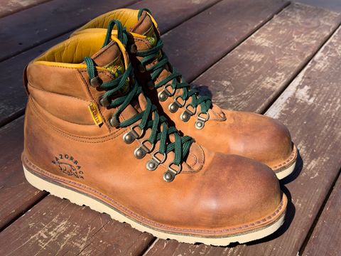 Photo by beerdlife on March 19, 2026 of the Jim Green Razorback Composite Toe in Fudge Crazy Horse.