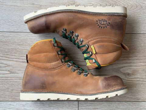 Photo by beerdlife on June 24, 2026 of the Jim Green Razorback Composite Toe in Fudge Crazy Horse.