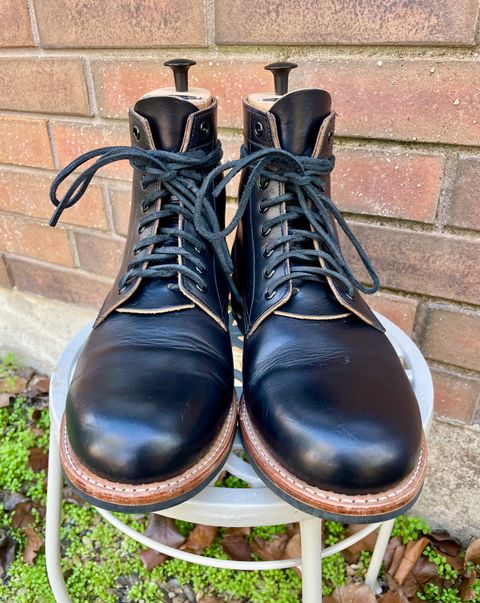 Photo by manco on December 29, 2024 of the Oak Street Bootmakers Trench Boot in Horween Black Chromexcel.