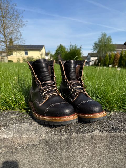 Photo by Hans_Waldmann on April 27, 2025 of the Truman Upland Boot in Horween Black Waxed Flesh.