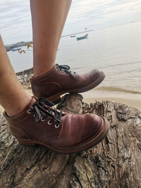 Photo by iKanoon on December 5, 2024 of the Quan Shoemaker Custom Model in Maryam Burgandy TPR.