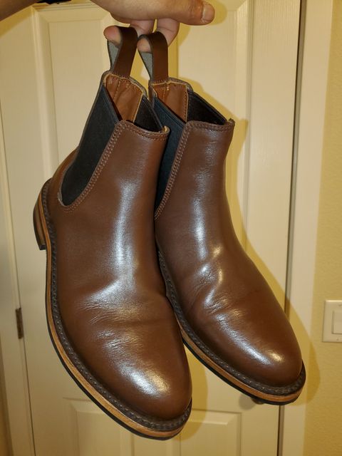 Photo by rey.verde on October 11, 2024 of the Urban Wolf Club Winchester in Brown Bovine Leather.