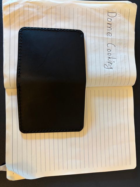 Photo by tomsbarkingdogs on November 1, 2025 of the One Star Leather Goods 6 Pocket Horizontal Learher Wallet in Horween Black/Yellow Buttero.