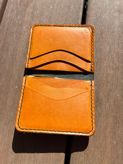 Photo by tomsbarkingdogs on February 5, 2026 of the One Star Leather Goods 6 Pocket Horizontal Learher Wallet in Horween Black/Yellow Buttero.