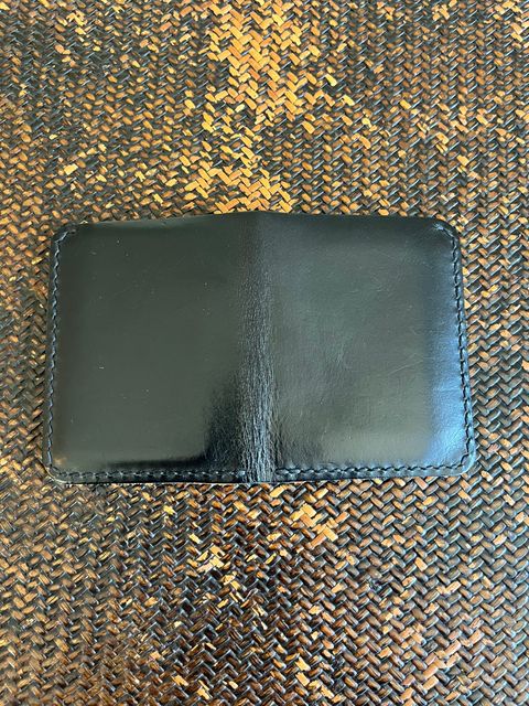 Photo by tomsbarkingdogs on April 5, 2026 of the One Star Leather Goods 6 Pocket Horizontal Learher Wallet in Horween Black/Yellow Buttero.