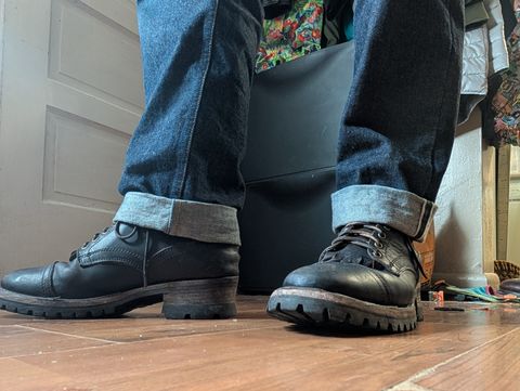 Photo by ZelieDad on July 9, 2025 of the Thursday Challenger in Maryam Natural Horsebutt Overdyed Black.
