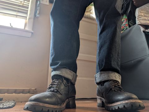 Photo by ZelieDad on July 9, 2025 of the Thursday Challenger in Maryam Natural Horsebutt Overdyed Black.