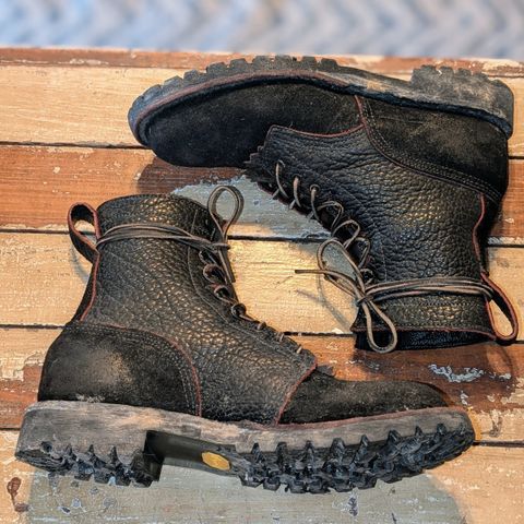 Photo by ZelieDad on January 2, 2026 of the JK Boots Bear Slayers in Bison Bloodcore.