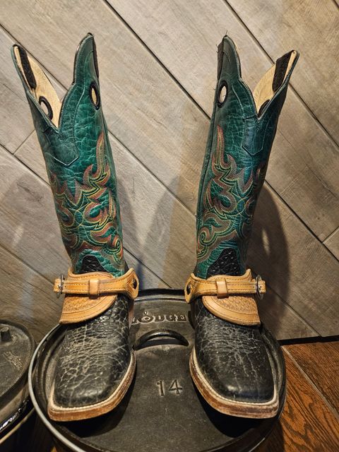 Photo by NevadaBugle on December 5, 2025 of the Hondo 3478 in Black Bullhide.