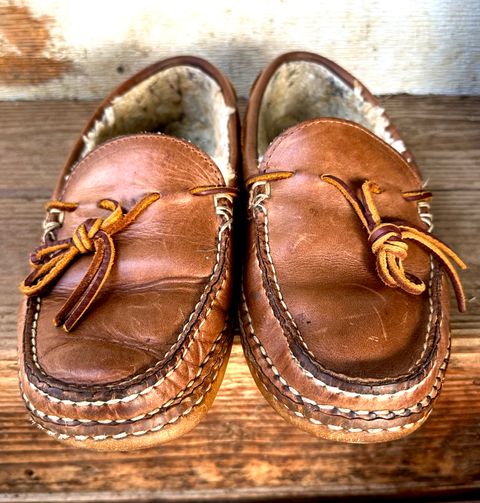 Photo by SCUFFALO.BILL on February 4, 2026 of the Oak Street Bootmakers Shearling Woodland Moc in Horween Natural Chromexcel.