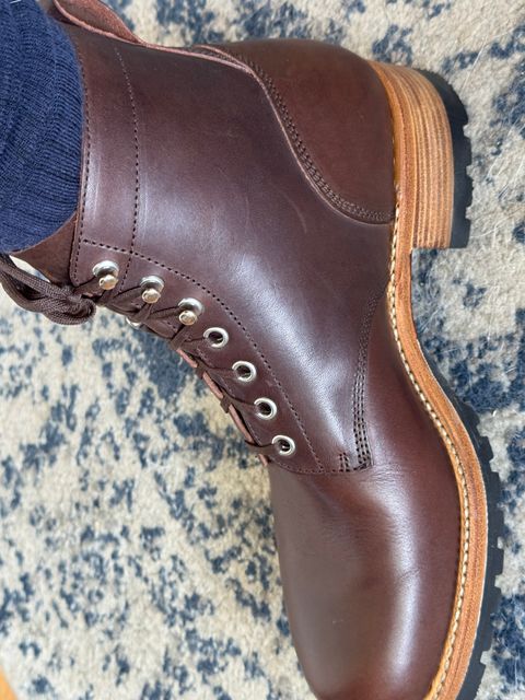 Photo by lemoncurry on July 20, 2026 of the Saddleback Leather Company Huntsman in Dark Coffee Brown Veg Tan Leather.