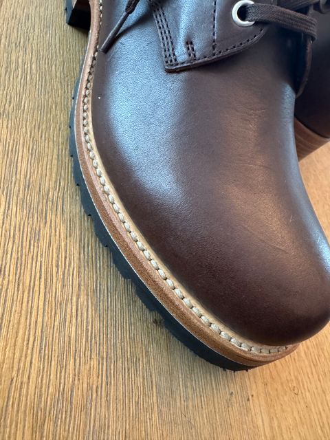 Photo by lemoncurry on July 20, 2026 of the Saddleback Leather Company Huntsman in Dark Coffee Brown Veg Tan Leather.