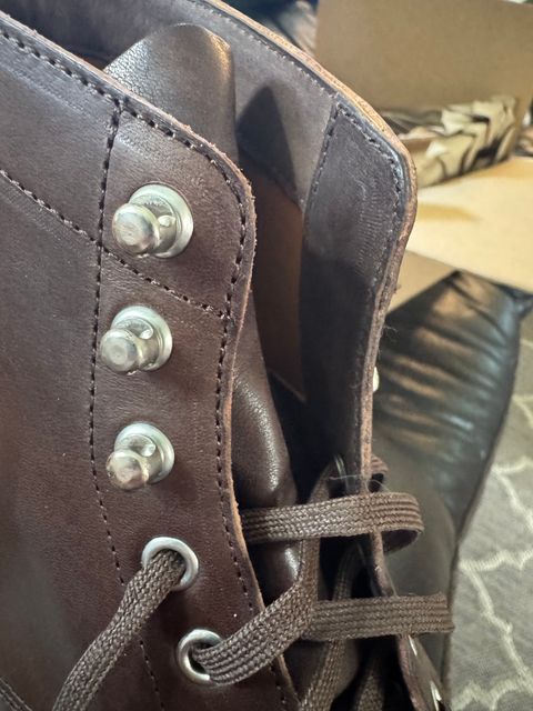 Photo by lemoncurry on July 20, 2026 of the Saddleback Leather Company Huntsman in Dark Coffee Brown Veg Tan Leather.