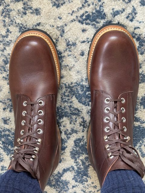 Photo by lemoncurry on July 20, 2026 of the Saddleback Leather Company Huntsman in Dark Coffee Brown Veg Tan Leather.