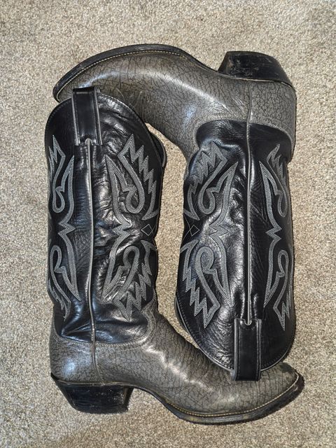 Photo by Jackpot_Johnson on July 2, 2026 of the Justin 9044 in Cowhide.