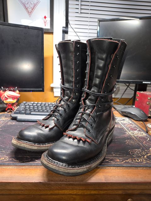 Photo by Jackpot_Johnson on July 2, 2026 of the White's White's / x Rose Anvil Drifter 3.0 in Rose Anvil / Seidel Bloodcore.