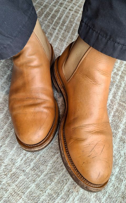 Photo by Mark on January 16, 2025 of the Viberg Chelsea in Conceria 800 Champagne Washed Vachetta.