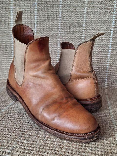 Photo by Mark on April 5, 2025 of the Viberg Chelsea in Conceria 800 Champagne Washed Vachetta.