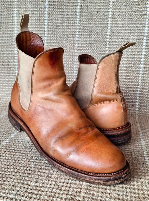 Photo by Mark on April 5, 2025 of the Viberg Chelsea in Conceria 800 Champagne Washed Vachetta.