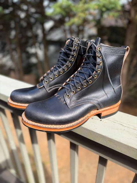 Photo by BigDawg308 on March 11, 2026 of the White's x Division Road Semi-Dress 375 in Horween Black Waxed Flesh.