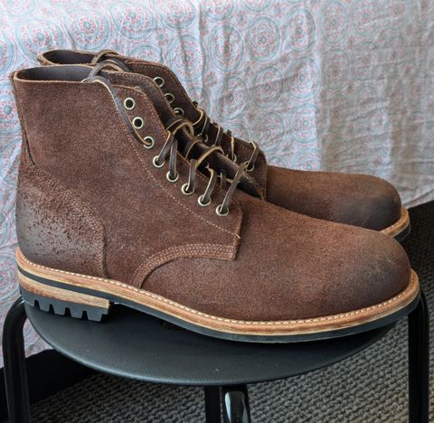 Photo by stridersubs on October 1, 2024 of the Oak Street Bootmakers Field Boot in Seidel Black Walnut Stampede Roughout.