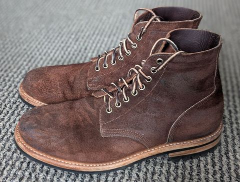Photo by stridersubs on November 4, 2024 of the Oak Street Bootmakers Field Boot in Seidel Black Walnut Stampede Roughout.