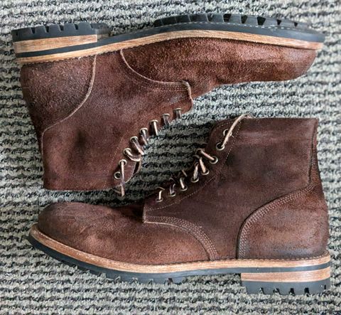 Photo by stridersubs on November 4, 2024 of the Oak Street Bootmakers Field Boot in Seidel Black Walnut Stampede Roughout.